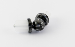 Patinázott sarokelem Ø 16 mm fém karnishoz Fekete-ezüst 