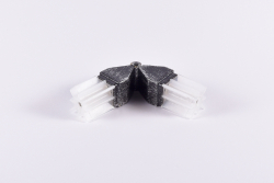 Sarokelem Quatro 20x20 mm fém karnishoz Fekete-ezüst